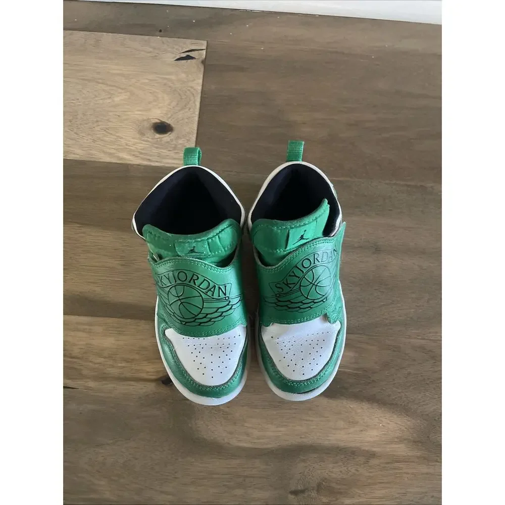 Nike Sky Jordan Kids shoes - Picture 2 of 10